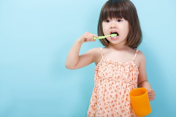 Dạy trẻ cách tự đánh răng